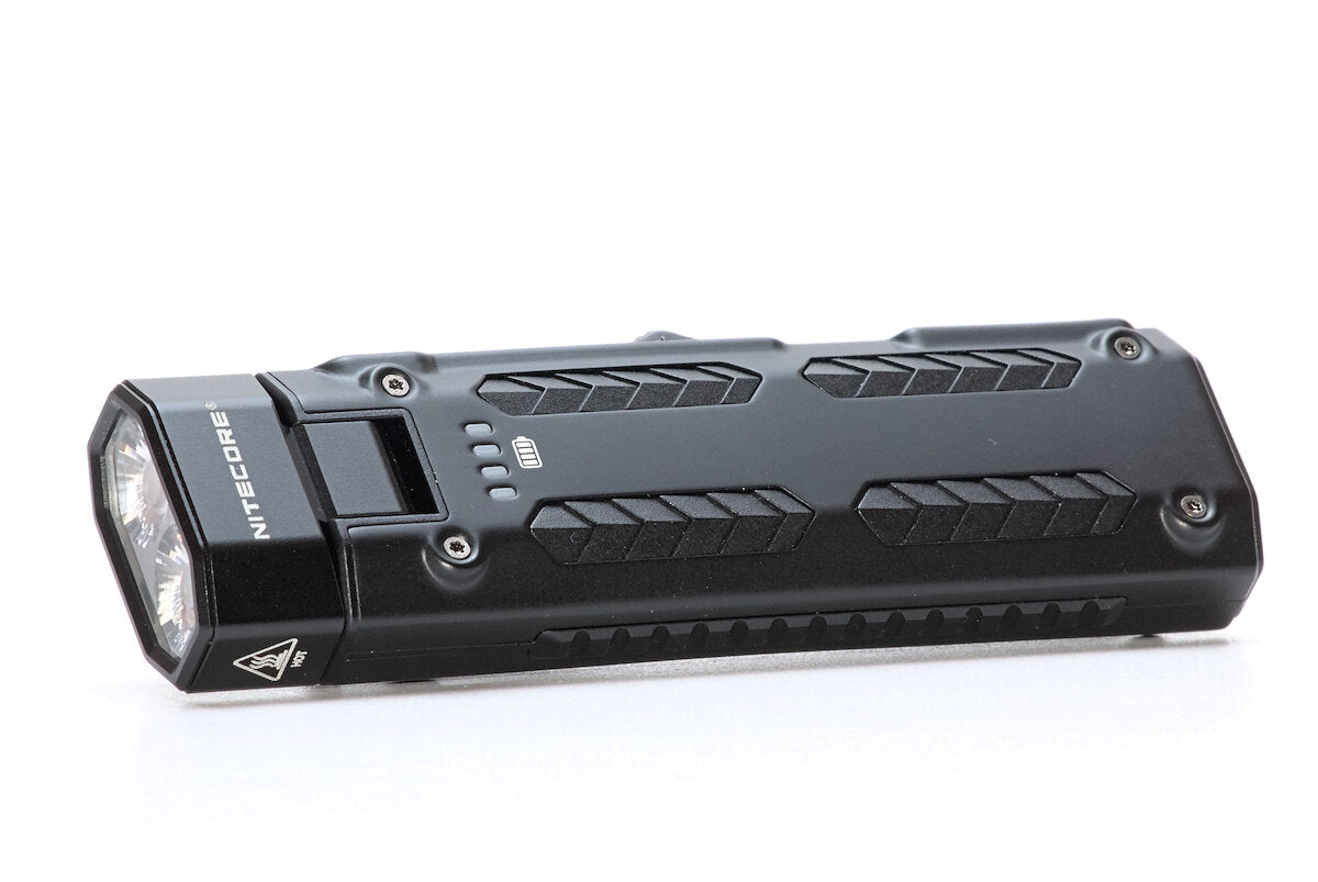 Nitecore EDC09 flat flashlight body and grip texture